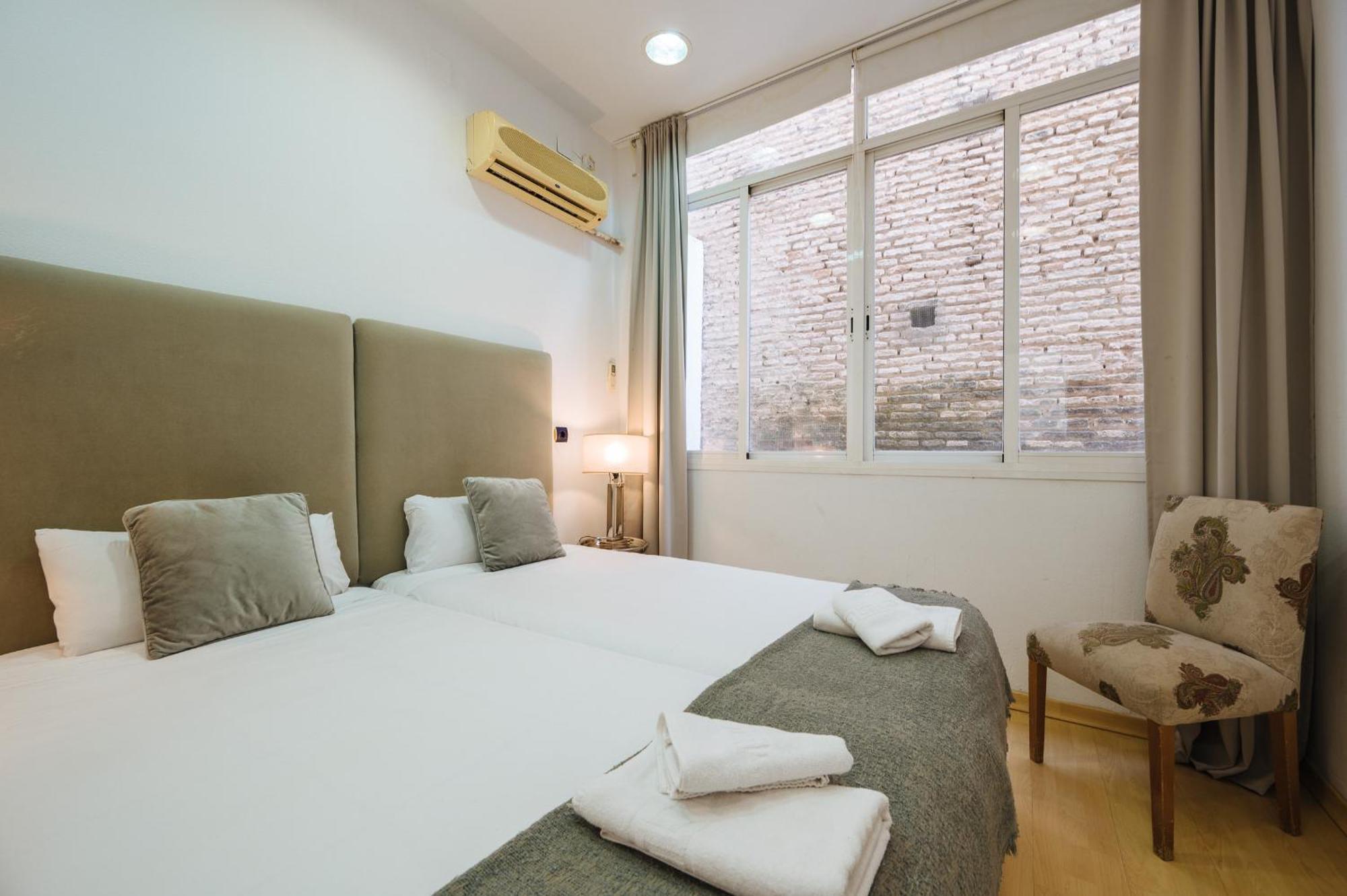 Homeyseville-amazing Views Cathedral Tomas De Ibarra - 8 Pax, Parking Optional Apartment Seville