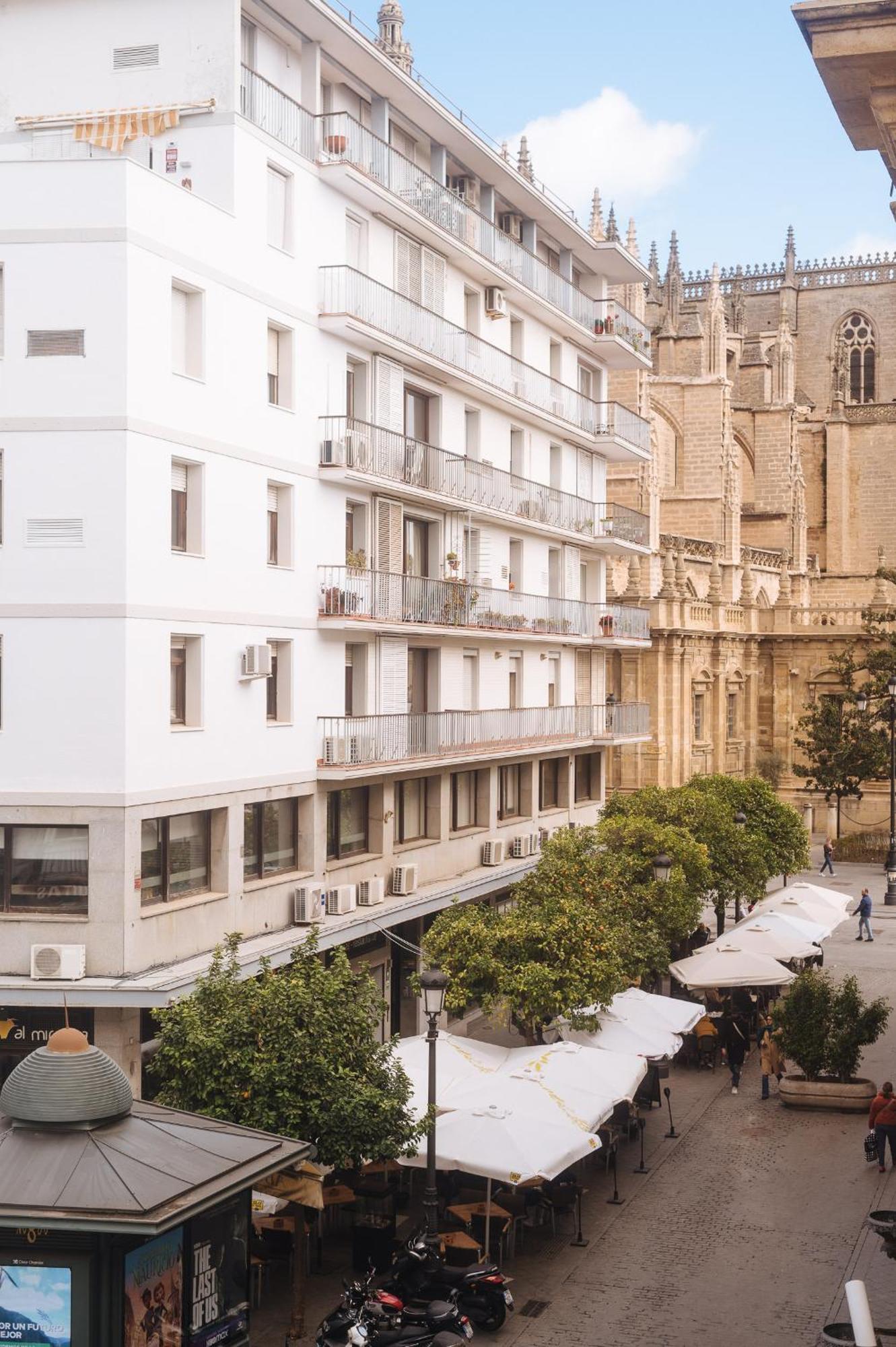 Homeyseville-amazing Views Cathedral Tomas De Ibarra - 8 Pax, Parking Optional Apartment Seville